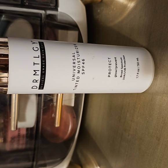 Universal Tinted moisturizer  and Broad Spectrum SPF45 PROTECT defend/prevent - Picture 2 of 5